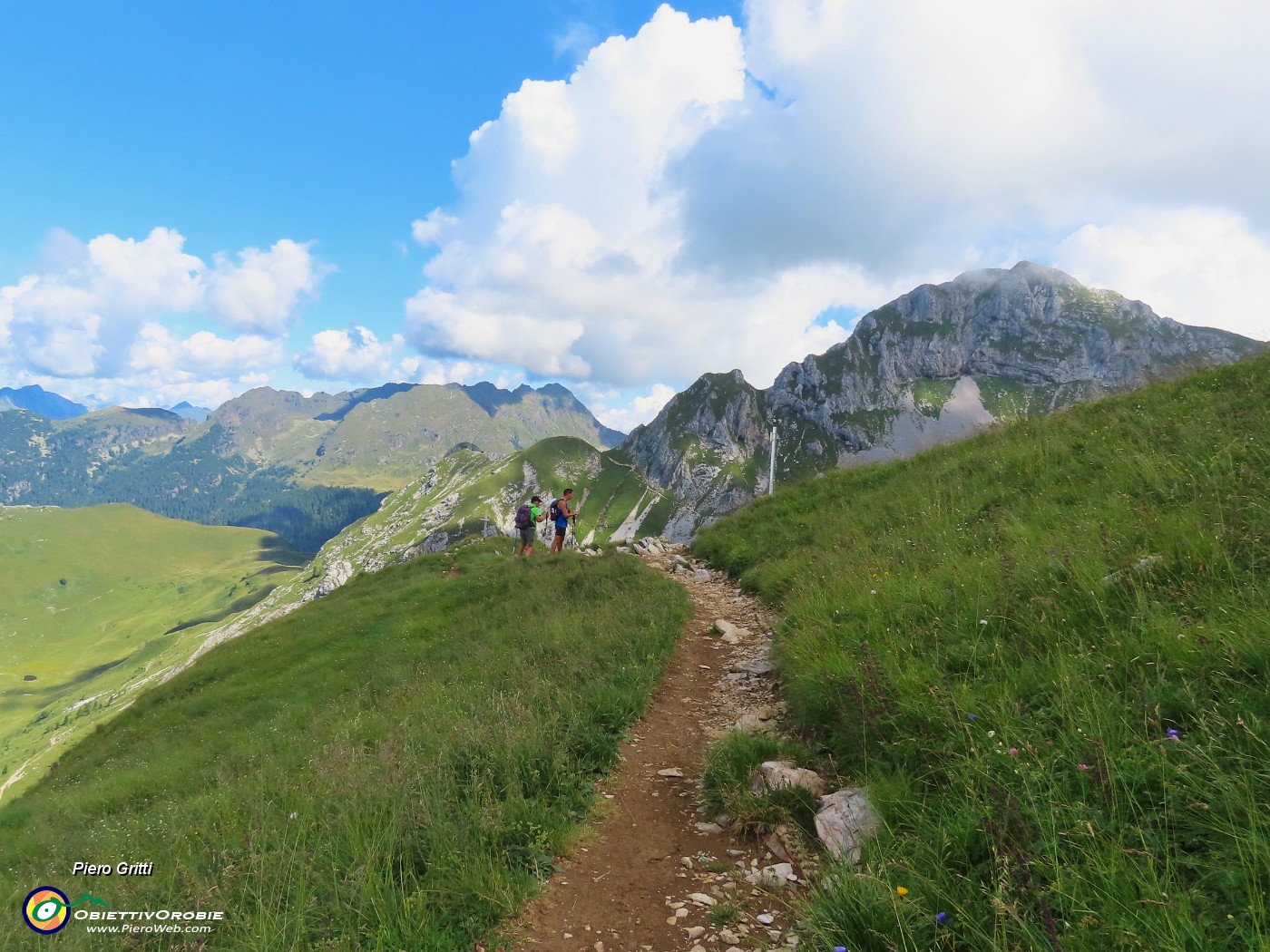 32 Ed eccoci al passo di Gabbia (2070 m).JPG